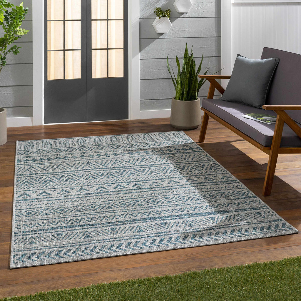 Hauteloom Ambridge AMB Aqua Machine Made Polypropylene Rug