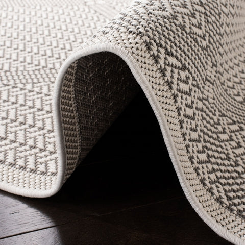 safavieh clearance bermuda bmu811b cream rug
