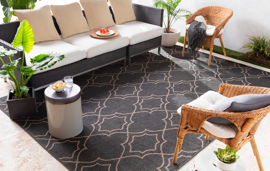 Hauteloom Chertsey CHE Black Machine Made Olefin Rug