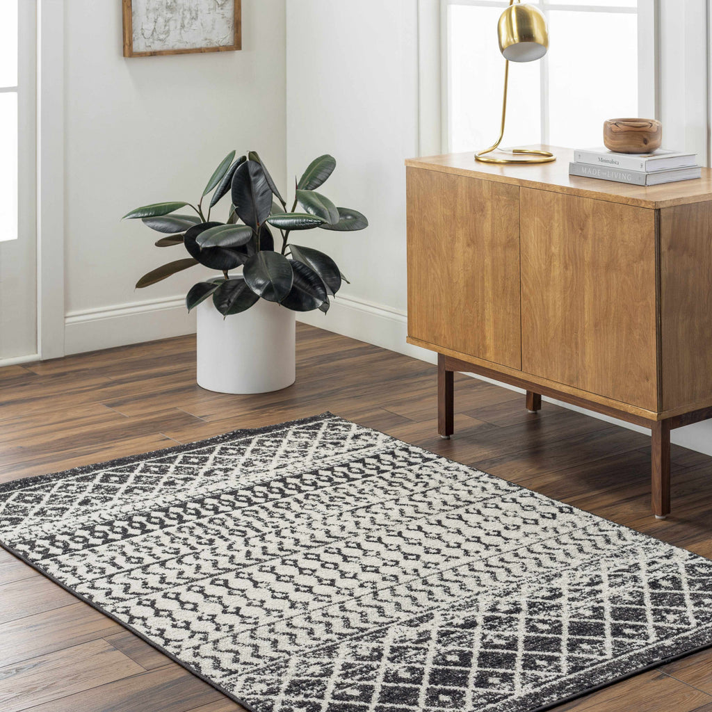 Hauteloom Constantinople CON Black Machine Made Polypropylene Rug