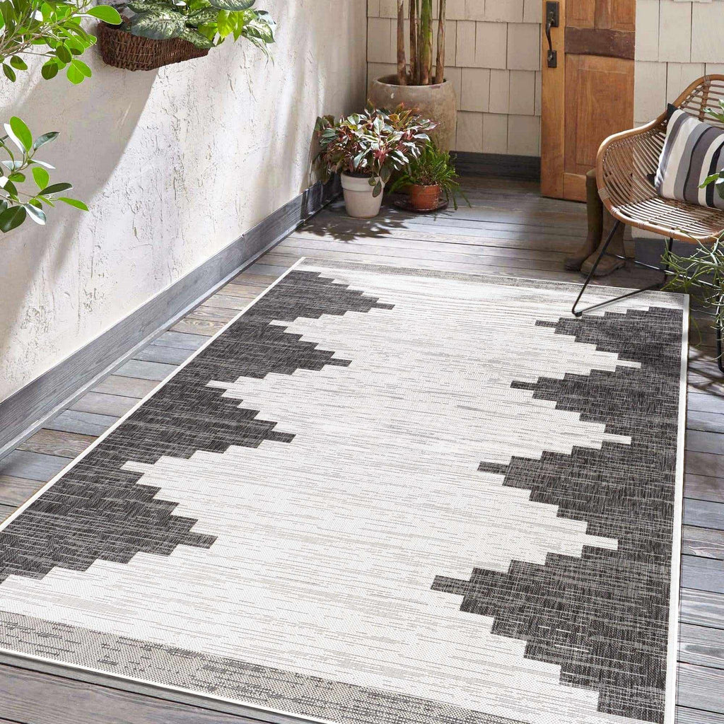 Hauteloom Djugun DJU Black Machine Made Polypropylene Rug