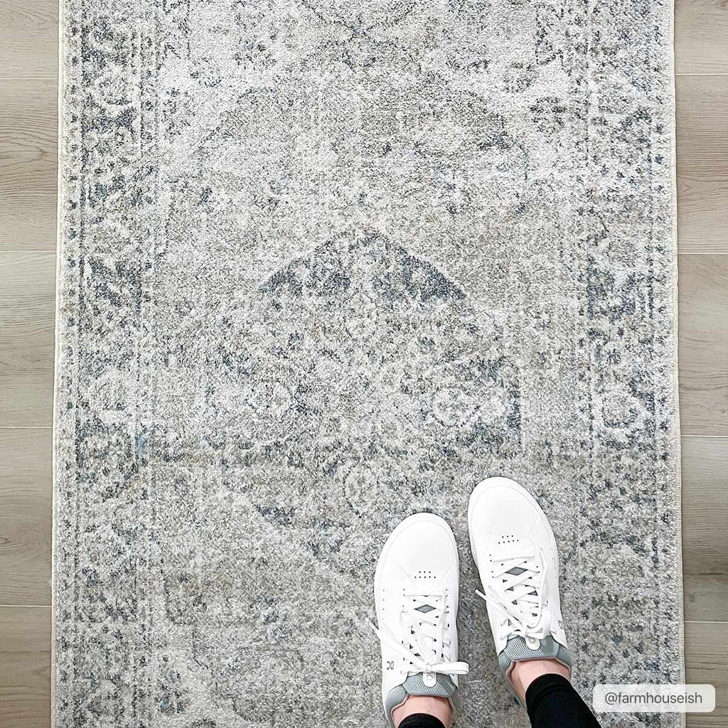 Hauteloom Rudo SLLIRUDOAA3 Gray Machine Made Polyester Rug