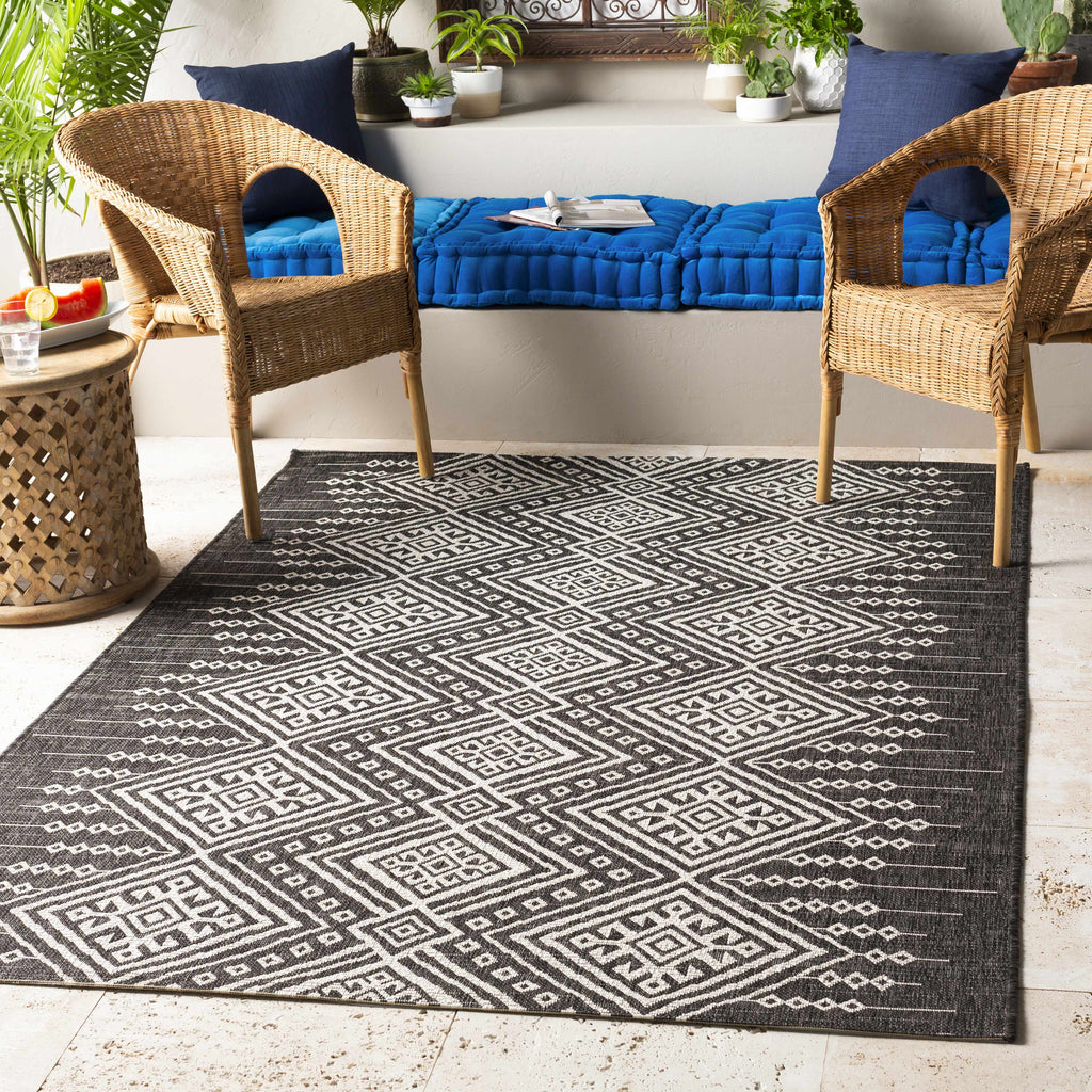Hauteloom Frankville FRNKV Black Machine Made Polypropylene Rug