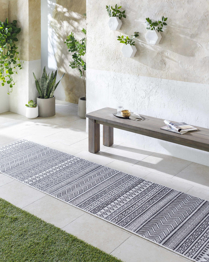 Hauteloom Imboden IMBO Black Machine Made Polypropylene Rug