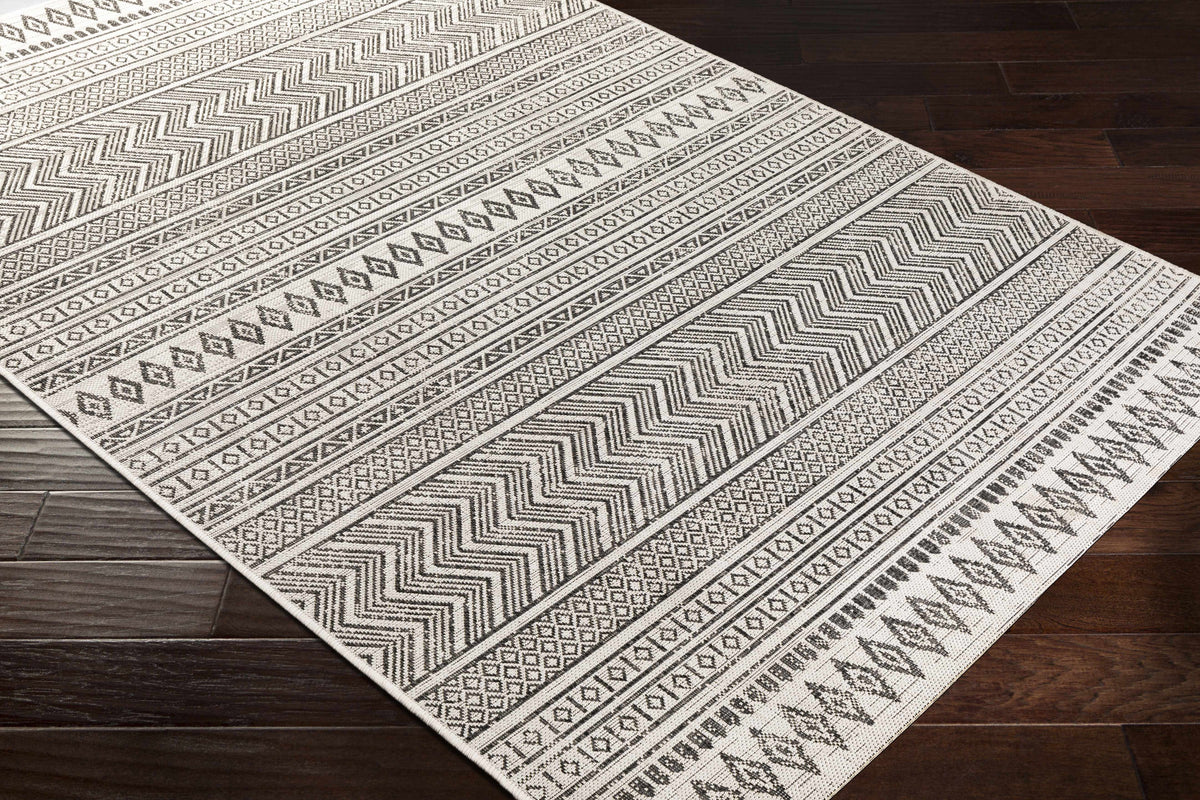 Hauteloom Imboden IMBO Black Machine Made Polypropylene Rug