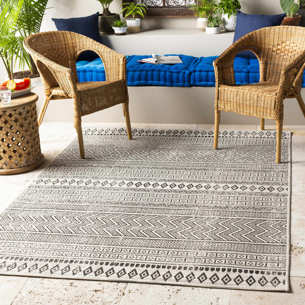 Hauteloom Imboden IMBO Black Machine Made Polypropylene Rug