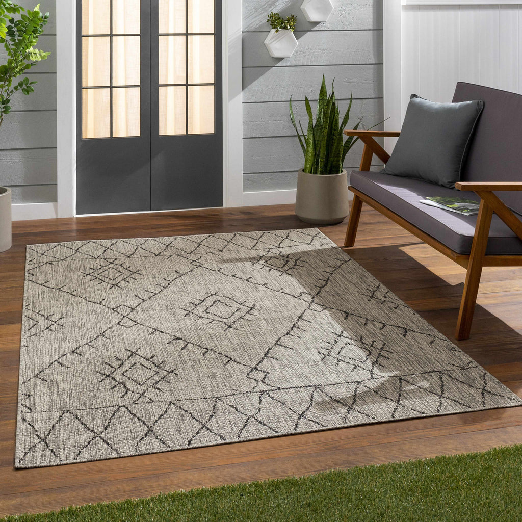Hauteloom Marwood MARW Black Machine Made Polypropylene Rug