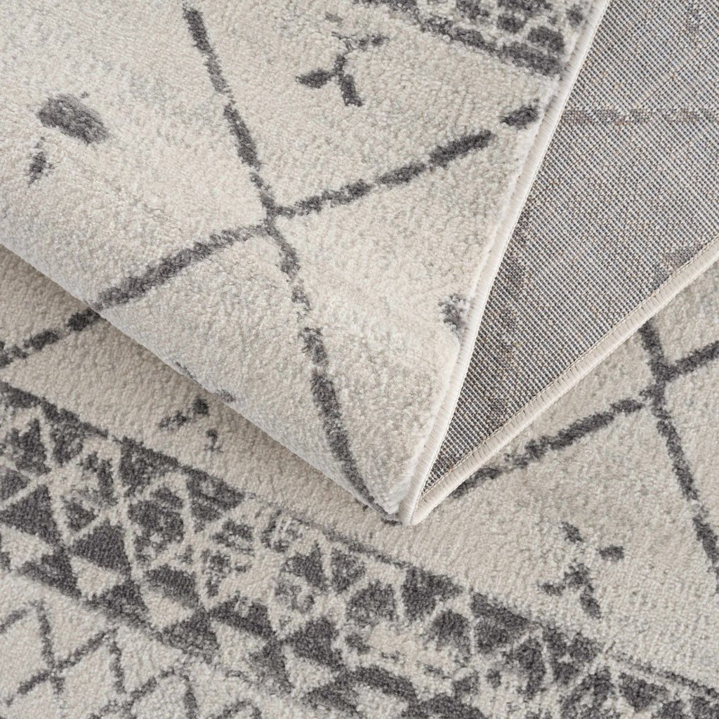 Hauteloom Newville NEWV White Machine Made Polypropylene Rug