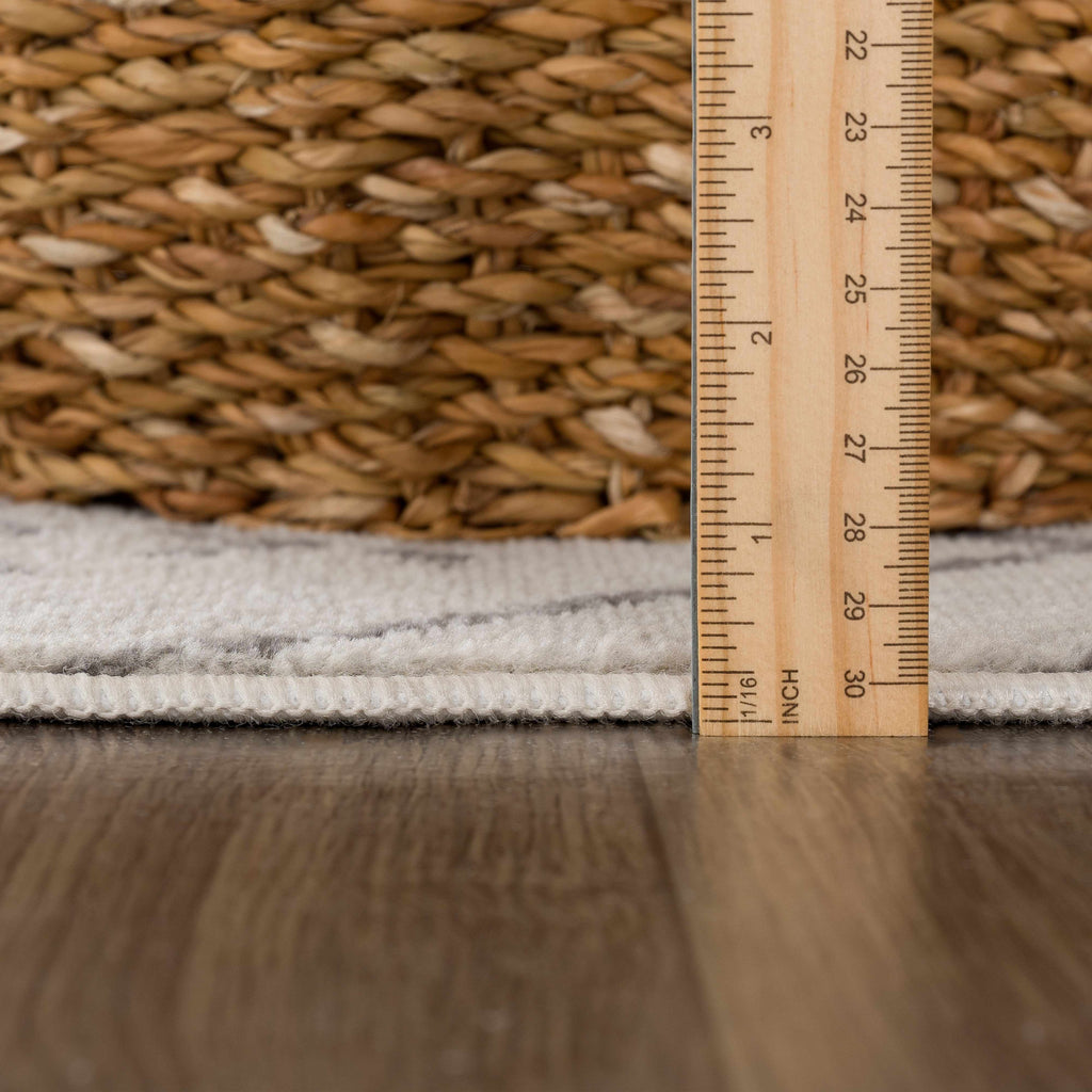 Hauteloom Newville NEWV White Machine Made Polypropylene Rug
