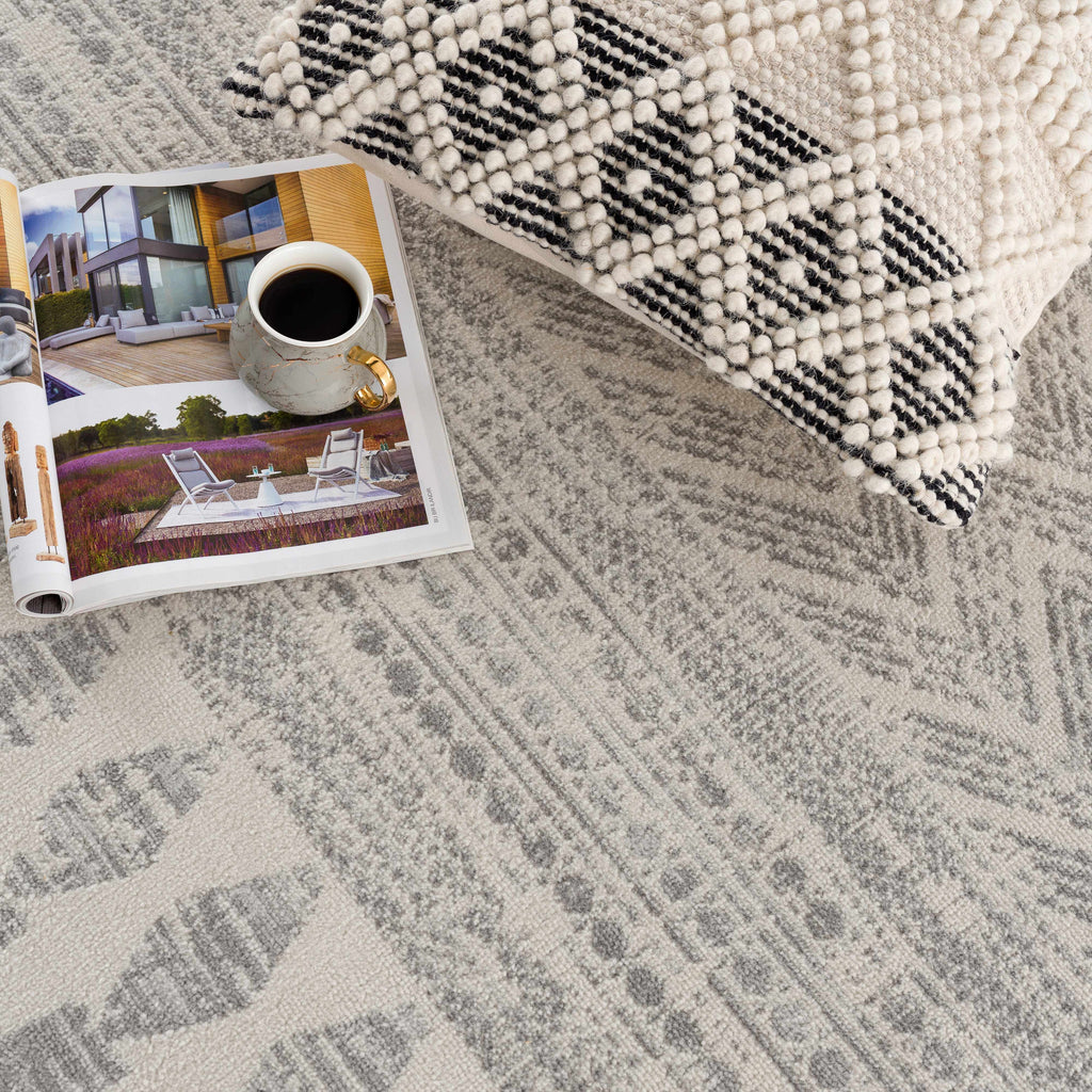 Hauteloom Chinnor CHINN Light Gray Machine Made Polypropylene Rug