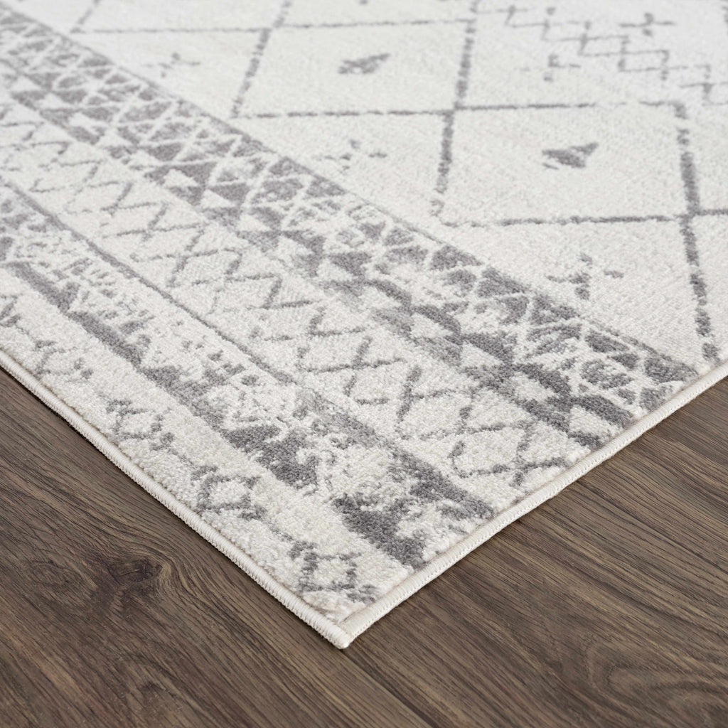 Hauteloom Newville NEWV White Machine Made Polypropylene Rug