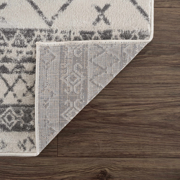 Hauteloom Newville NEWV White Machine Made Polypropylene Rug