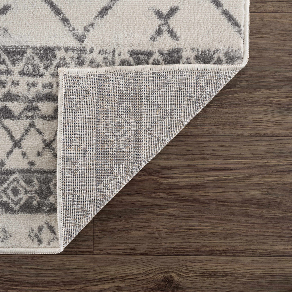 Hauteloom Newville NEWV White Machine Made Polypropylene Rug