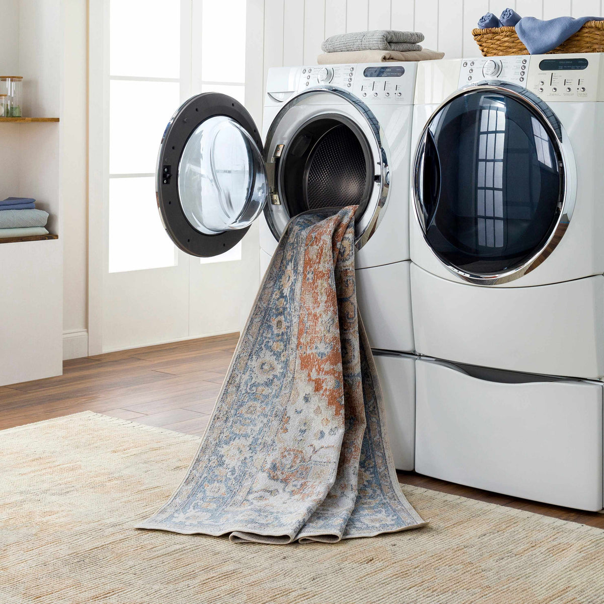 Hauteloom Ezri SLLIEZRI8A1 Gray Machine Made Polyester Rug