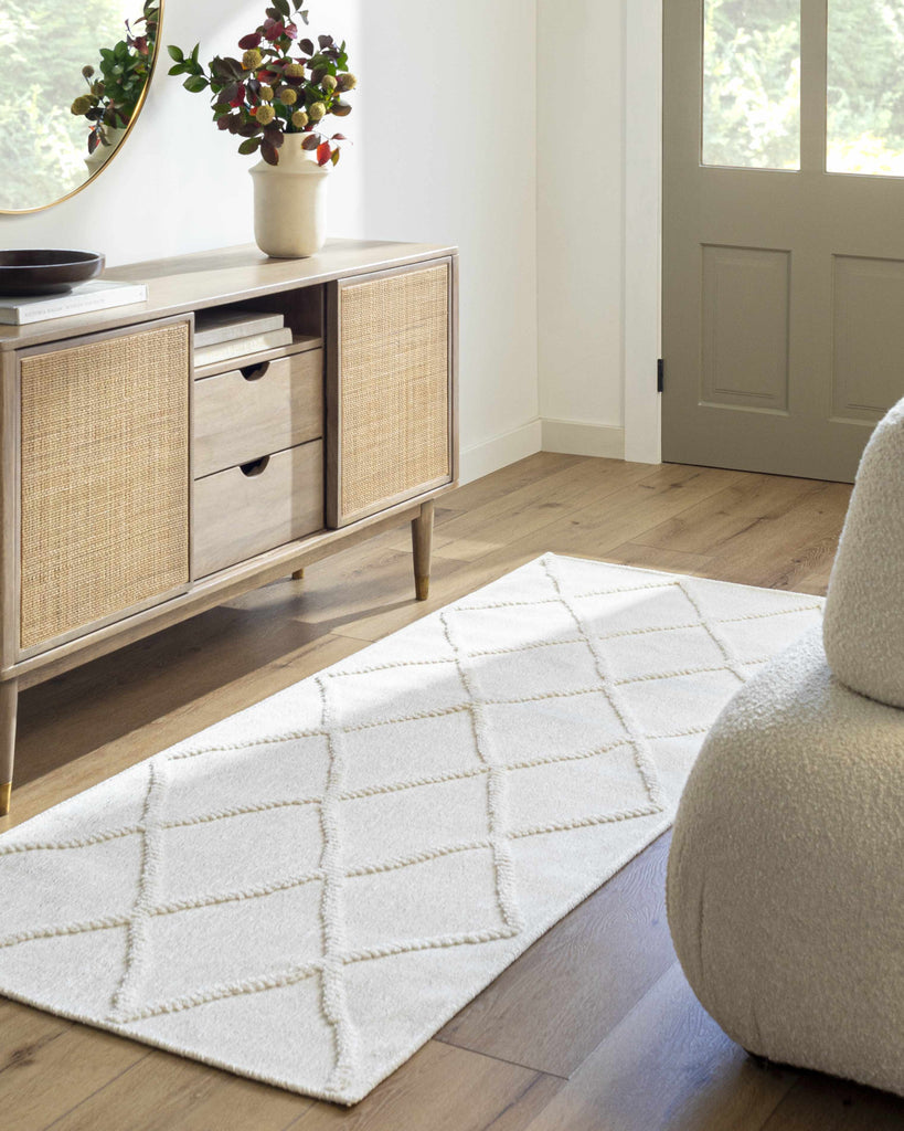 Hauteloom Amani SLYBAMANIA1 White Machine Made Polypropylene Rug