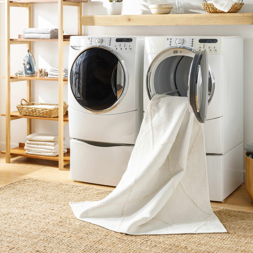 Hauteloom Amani SLYBAMANIA1 White Machine Made Polypropylene Rug