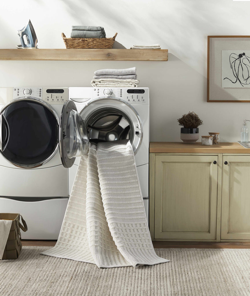 Hauteloom Rhun SLYBRHUN8A1 White Machine Made Polypropylene Rug