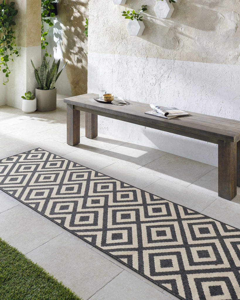 Hauteloom Spilsby SPIL Black Machine Made Olefin Rug