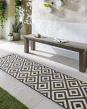 Hauteloom Spilsby SPIL Black Machine Made Olefin Rug