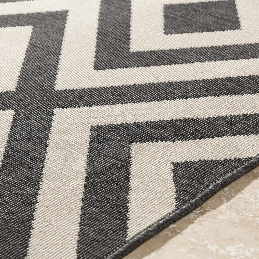 Hauteloom Spilsby SPIL Black Machine Made Olefin Rug