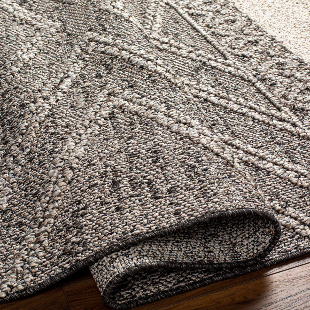 Hauteloom Areli SSSBARELIA5 Black Machine Made Polypropylene Rug