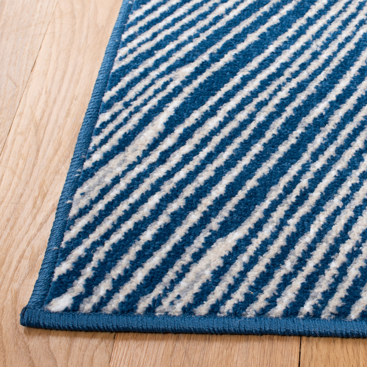 Safavieh Clearance Belmont BMT136N Navy Rug
