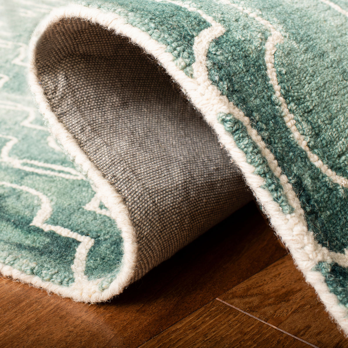 Safavieh Clearance Dip Dyes DDY676Q Green Rug
