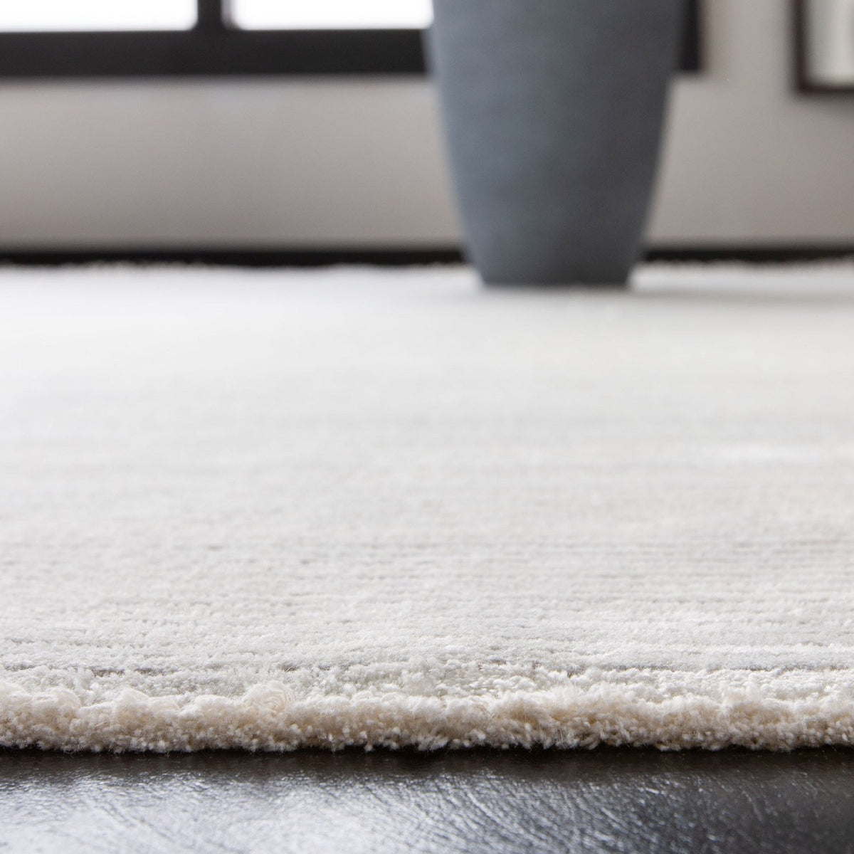 Safavieh Clearance Dream 500 DRM500B Ivory Rug