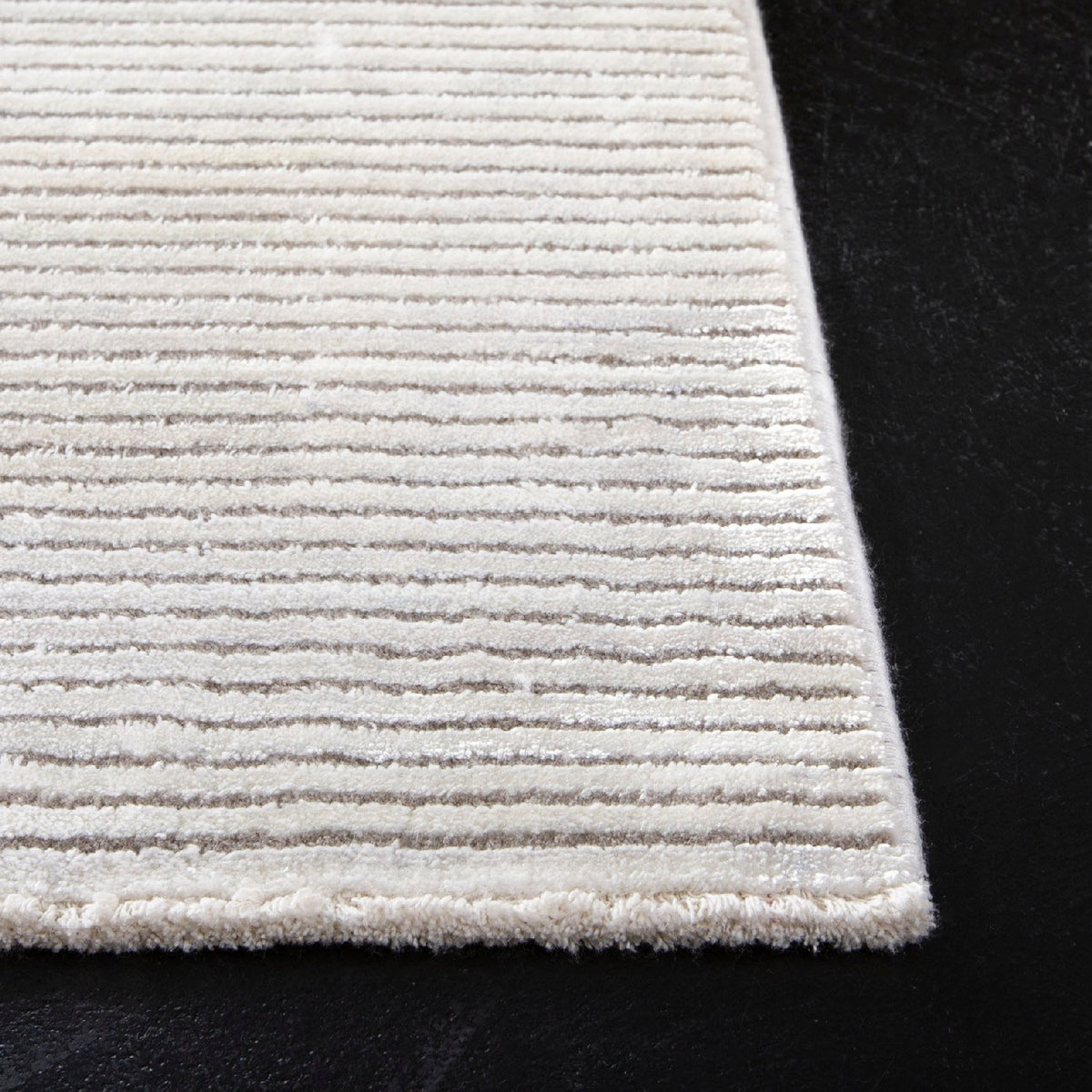 Safavieh Clearance Dream 500 DRM500B Ivory Rug