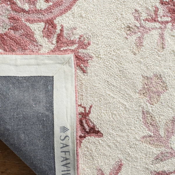 Safavieh Clearance Chelsea HK250C Ivory Rug