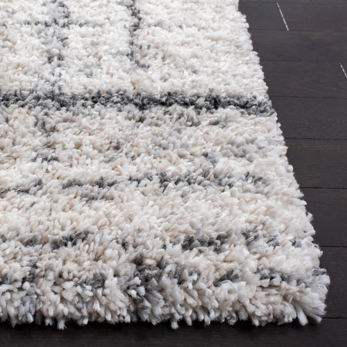 Safavieh Clearance Fontana Shag FNT855A Ivory Rug