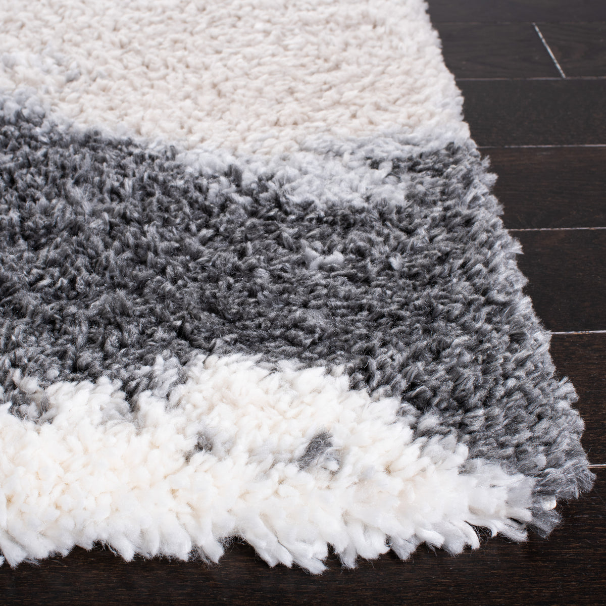 Safavieh Clearance Fontana Shag FNT892A Ivory Rug