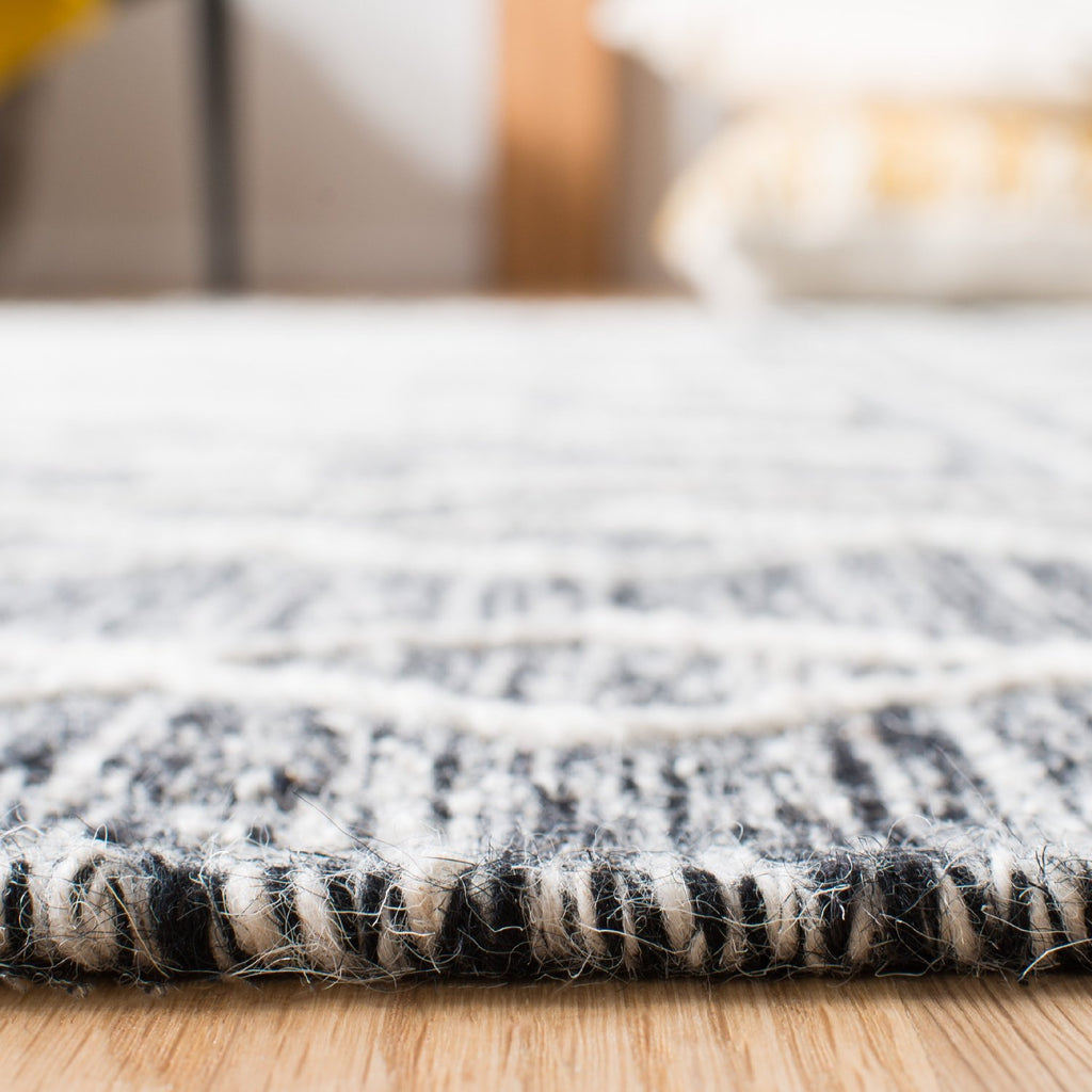 Safavieh Clearance Kilim KLM521A Black Rug