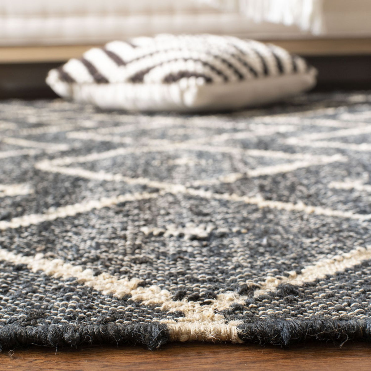 safavieh clearance kilim klm750h charcoal natural rug