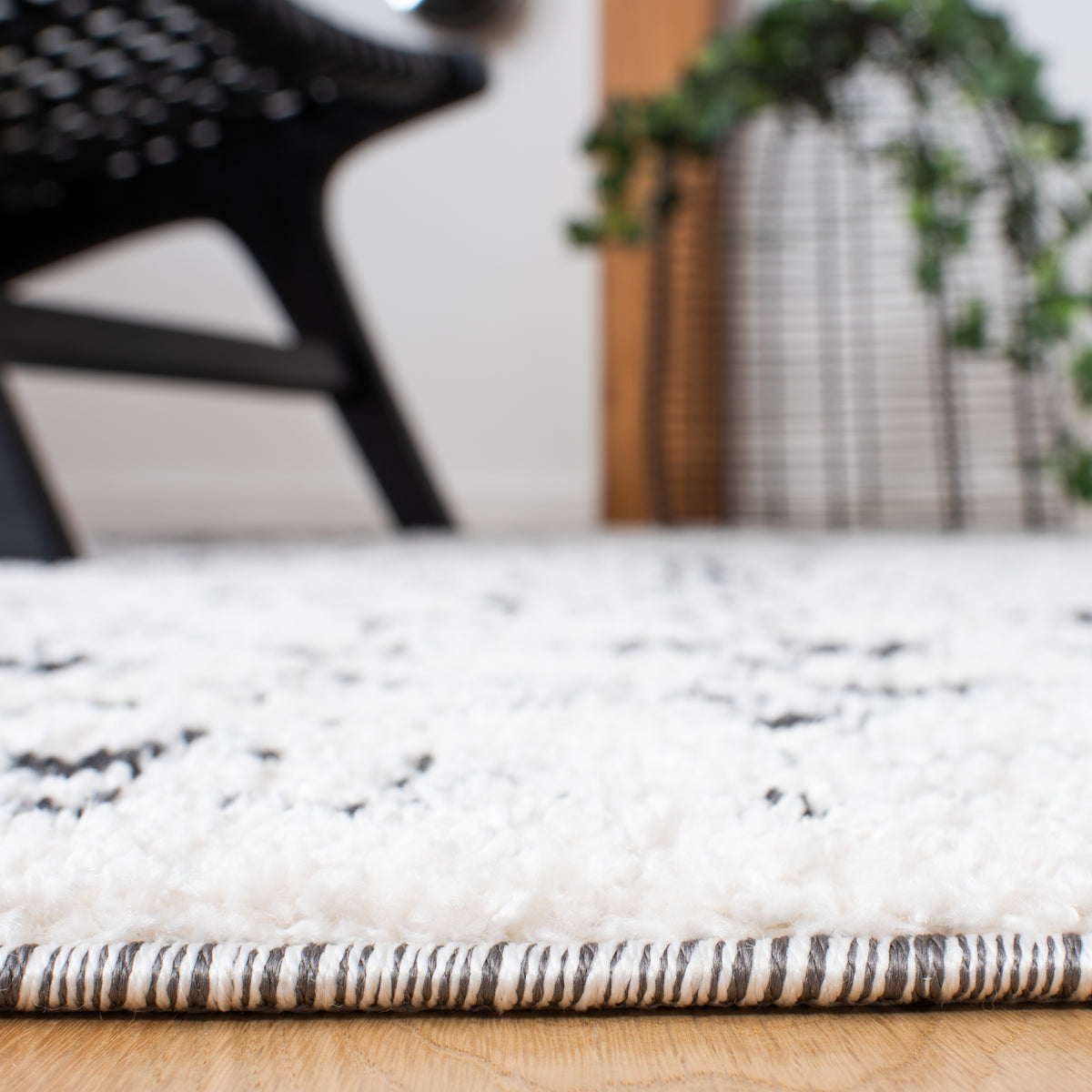 Safavieh Clearance Moroccan Tassel Shag MTS413A Ivory Rug
