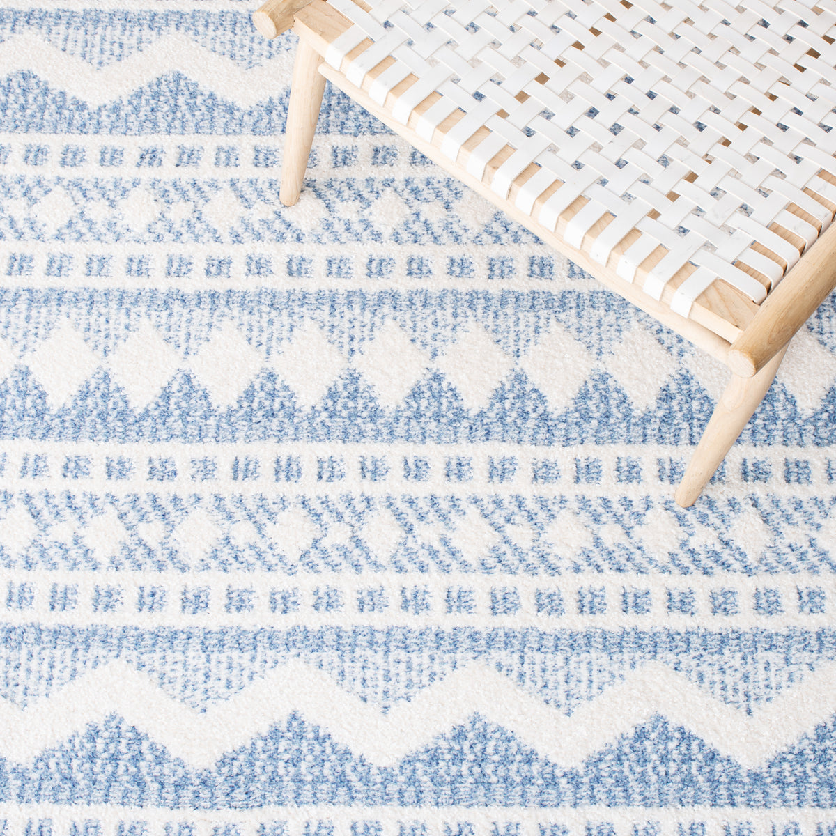Safavieh Clearance Moroccan Tassel Shag MTS484C Ivory Rug