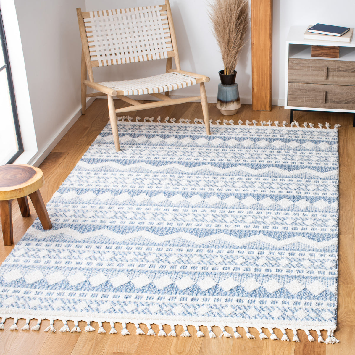 Safavieh Clearance Moroccan Tassel Shag MTS484C Ivory Rug