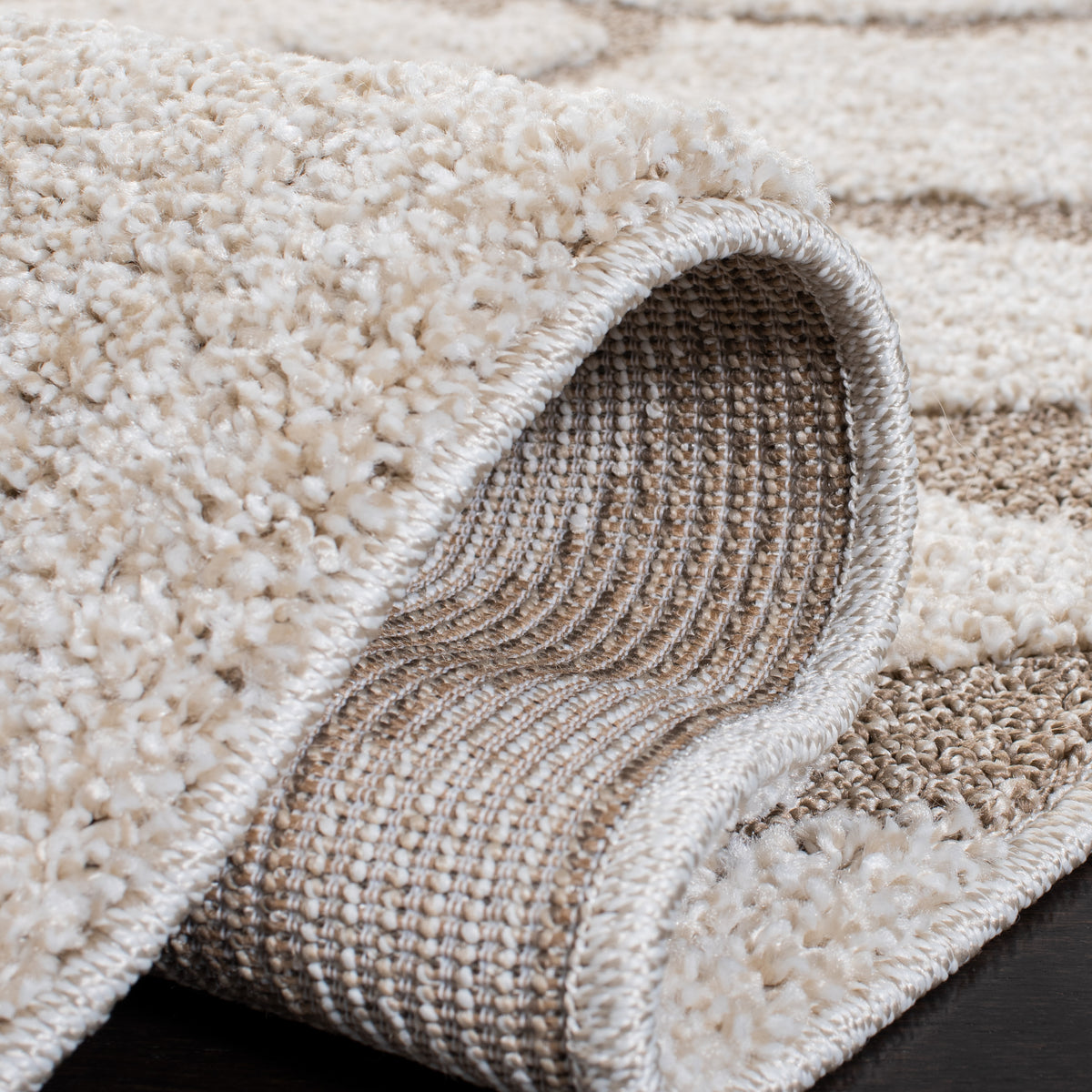 Safavieh Clearance Shag SG455-13LT Ivory Rug