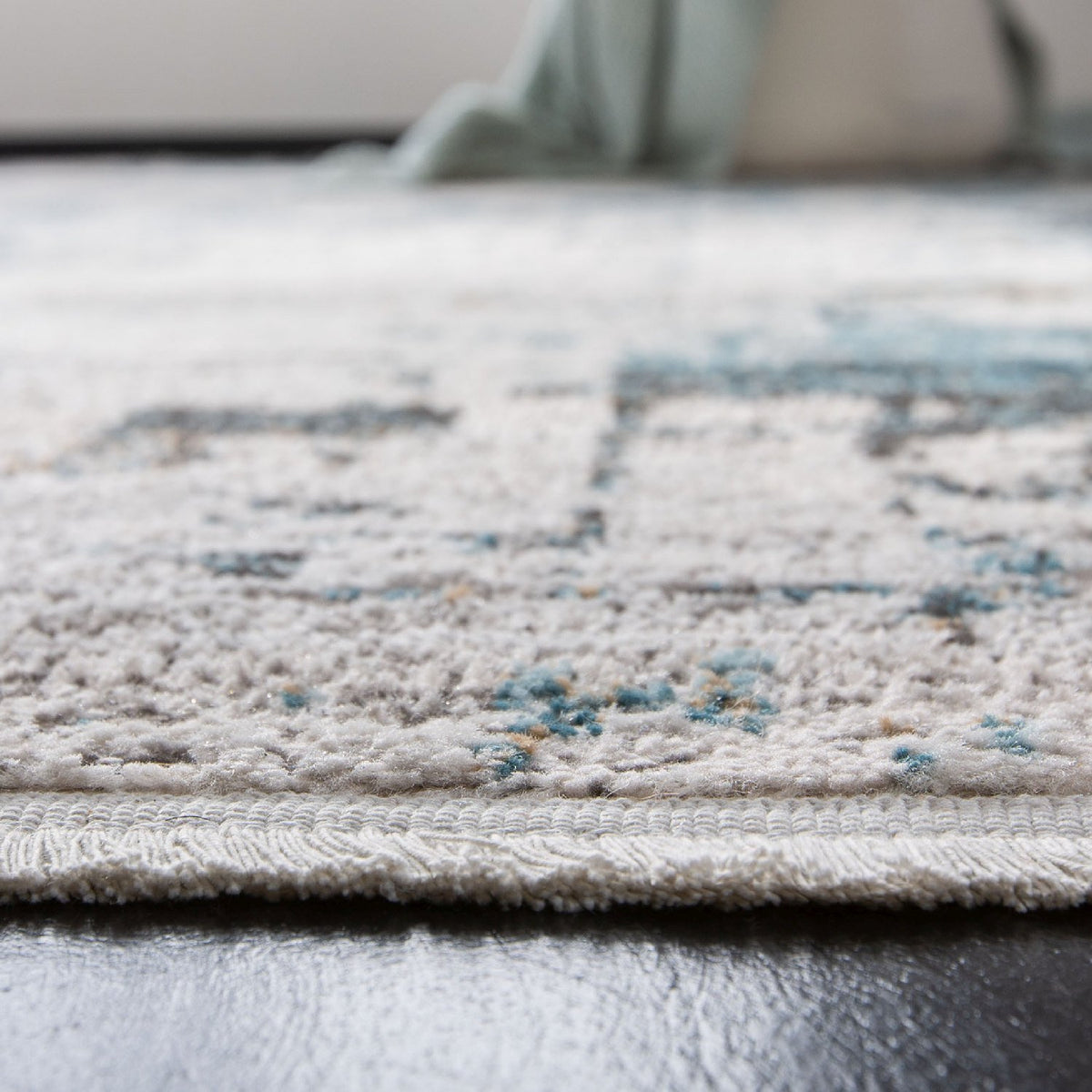 Safavieh Clearance Shivan 700 SHV736N Ivory Rug