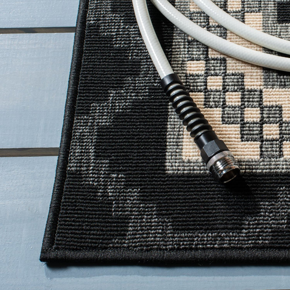 Safavieh Clearance Veranda VER096-0421 Black Rug