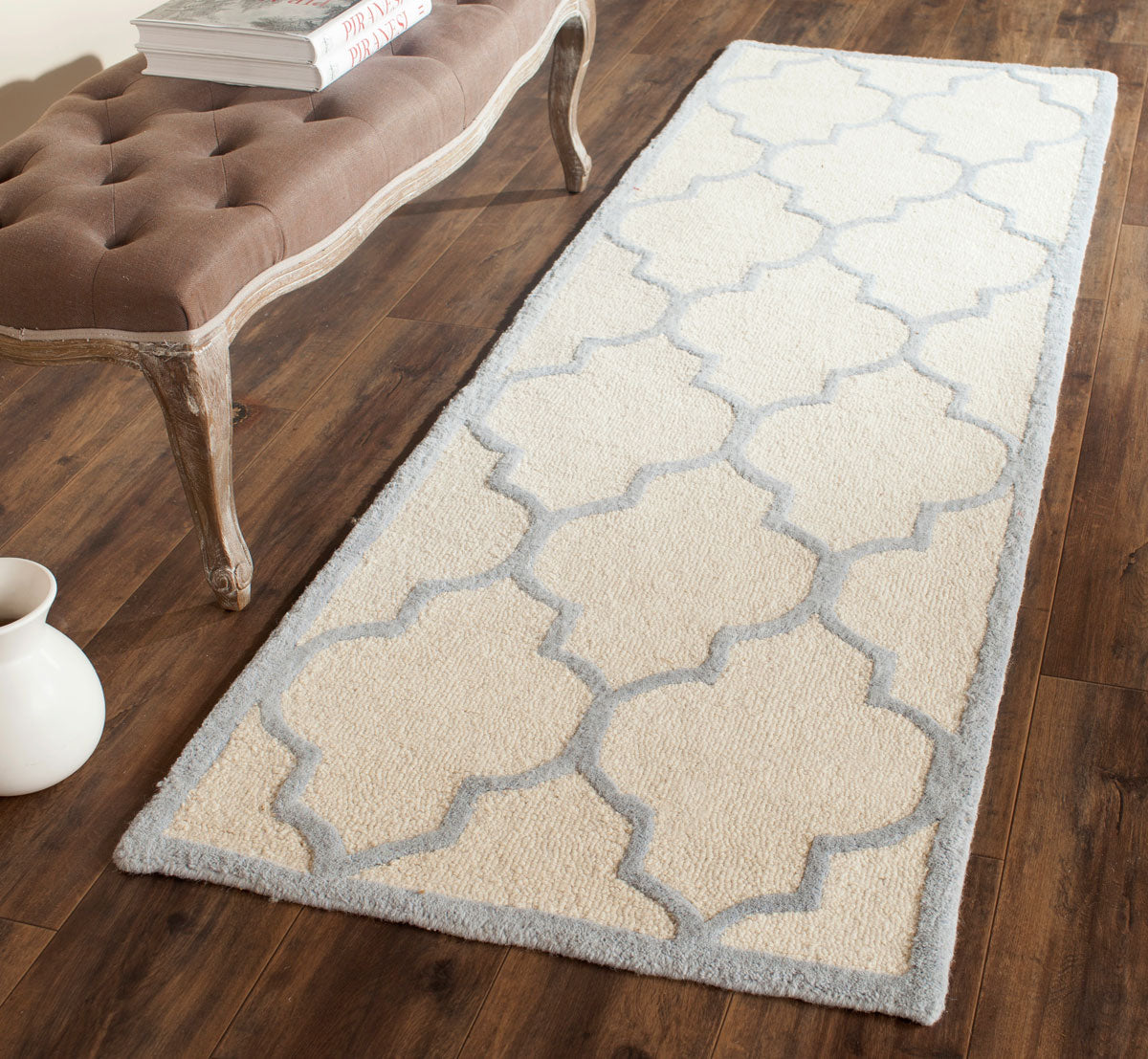 Safavieh Clearance Cambridge CAM134F Ivory Rug