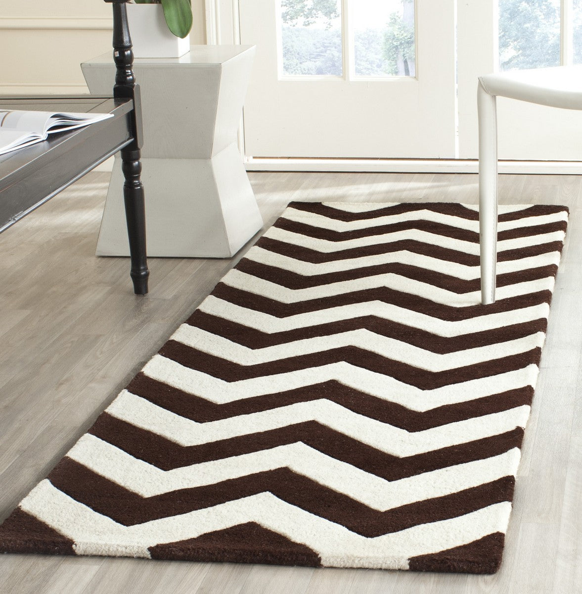 Safavieh Clearance Chatham CHT715K Brown Rug