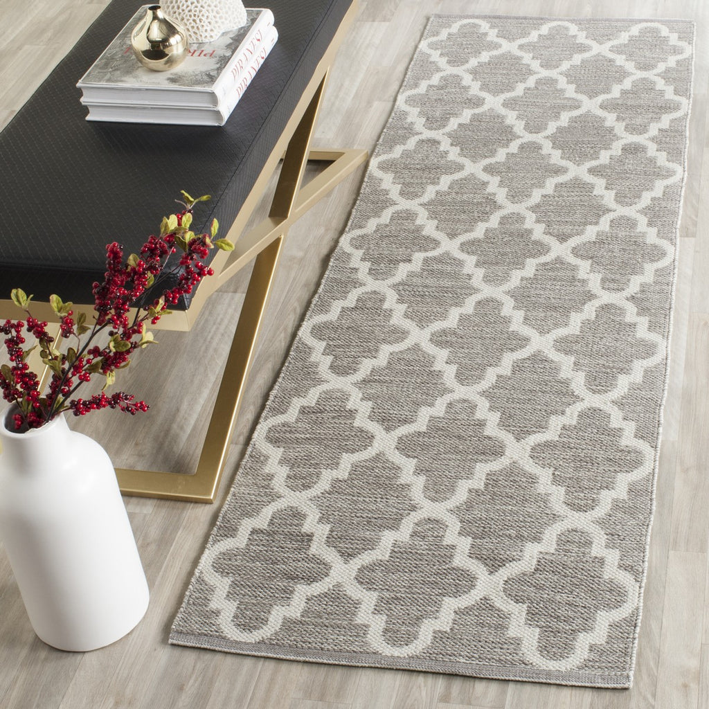 Safavieh Clearance Montauk MTK810A Grey Rug