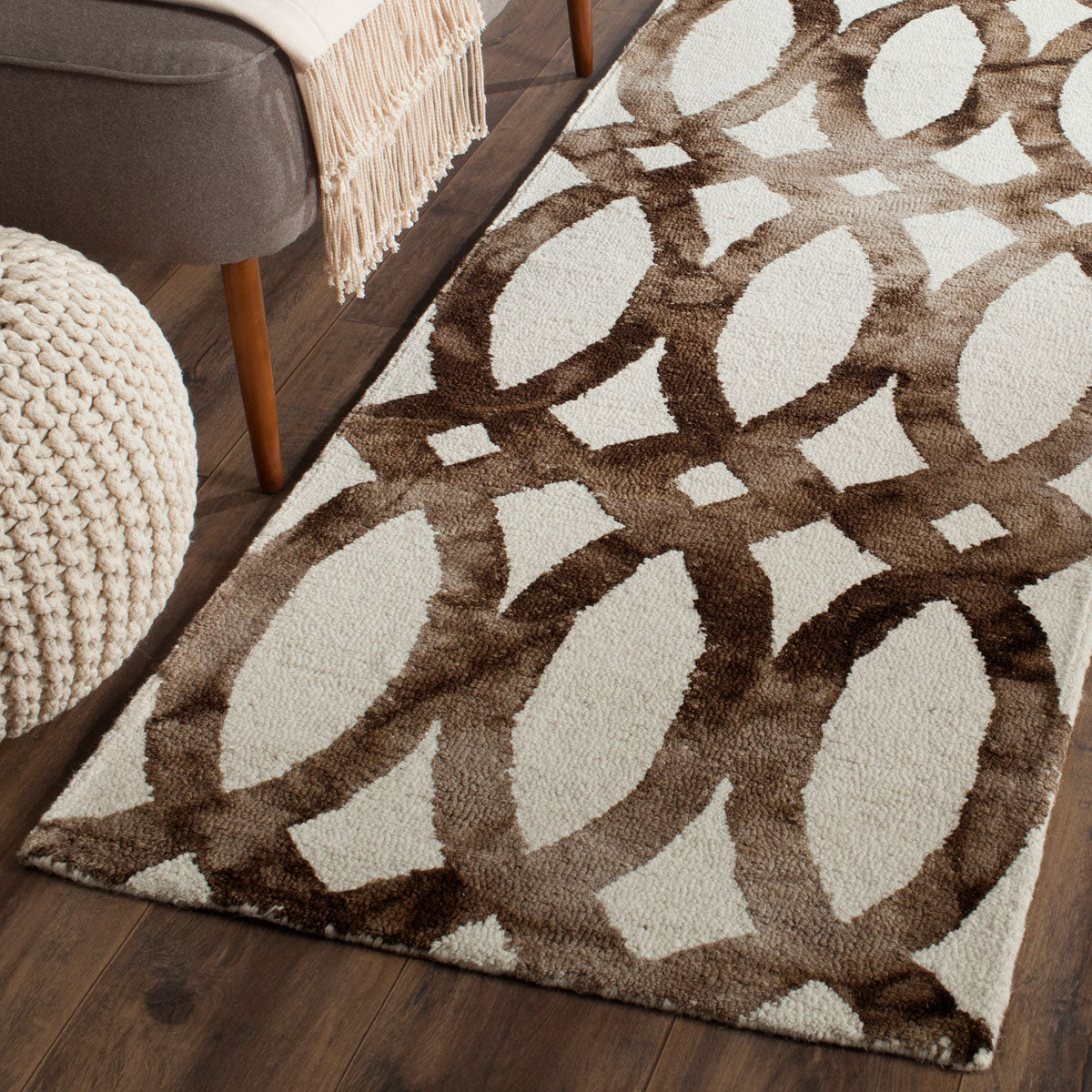 Safavieh Clearance Dip Dyes DDY675E Ivory Rug