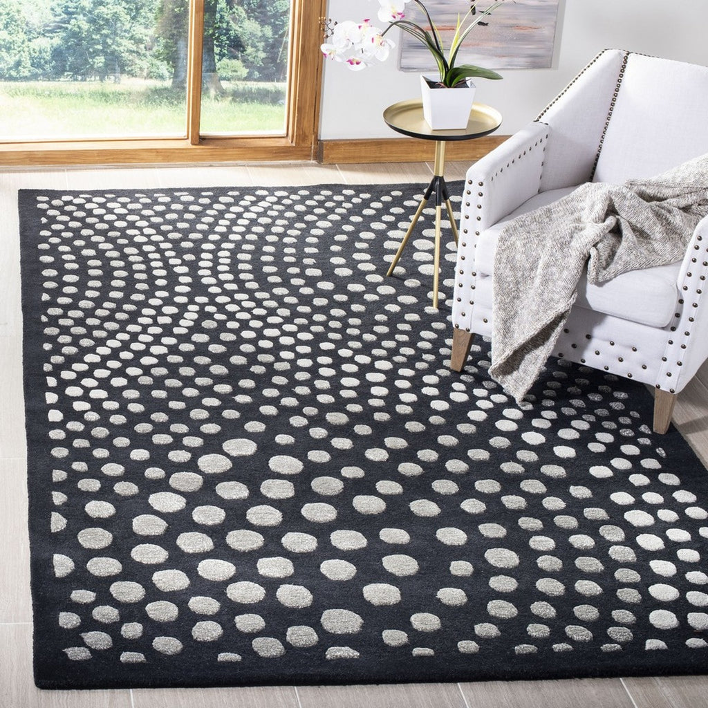 Safavieh Clearance Soho. SOH654A Dark Grey Rug