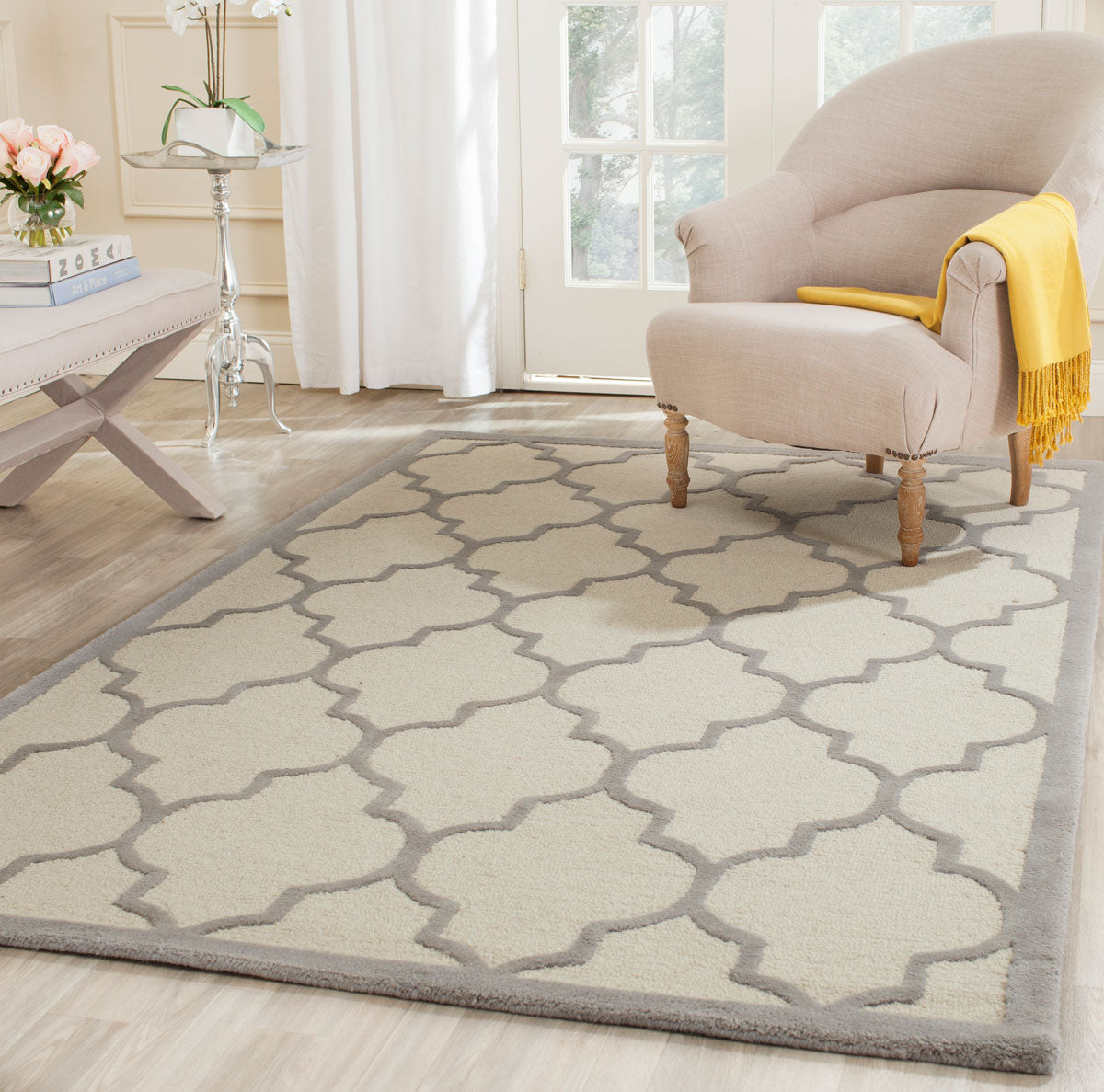Safavieh Clearance Cambridge CAM134Y Ivory Rug