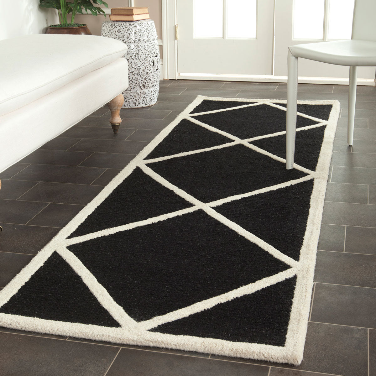 Safavieh Clearance Cambridge CAM136E Black Rug