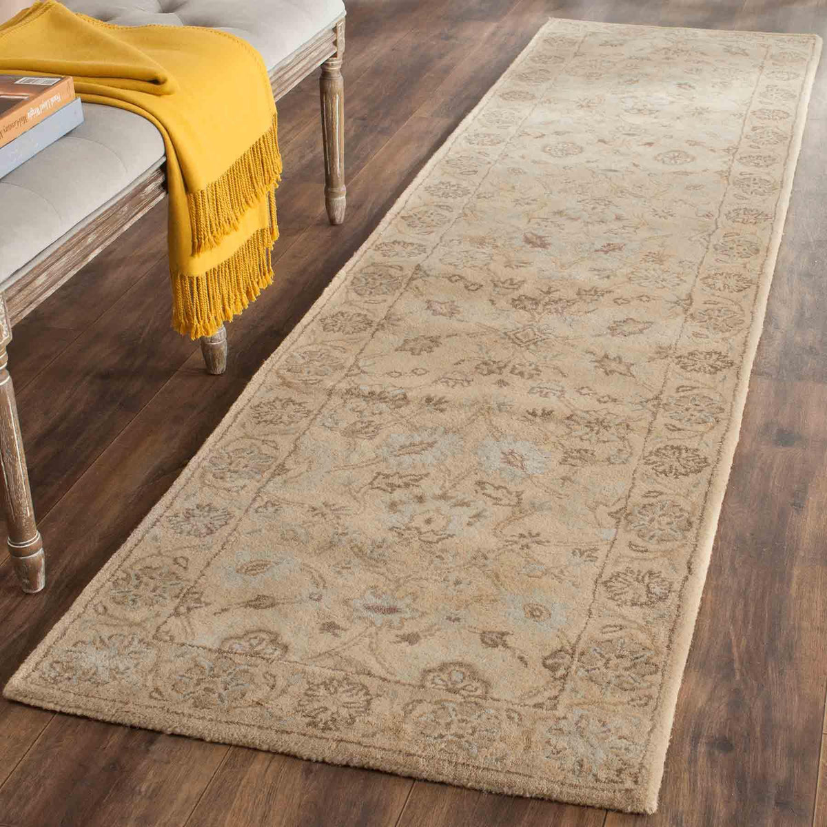 Safavieh Clearance Wyndham WYD205A Light Gold Rug