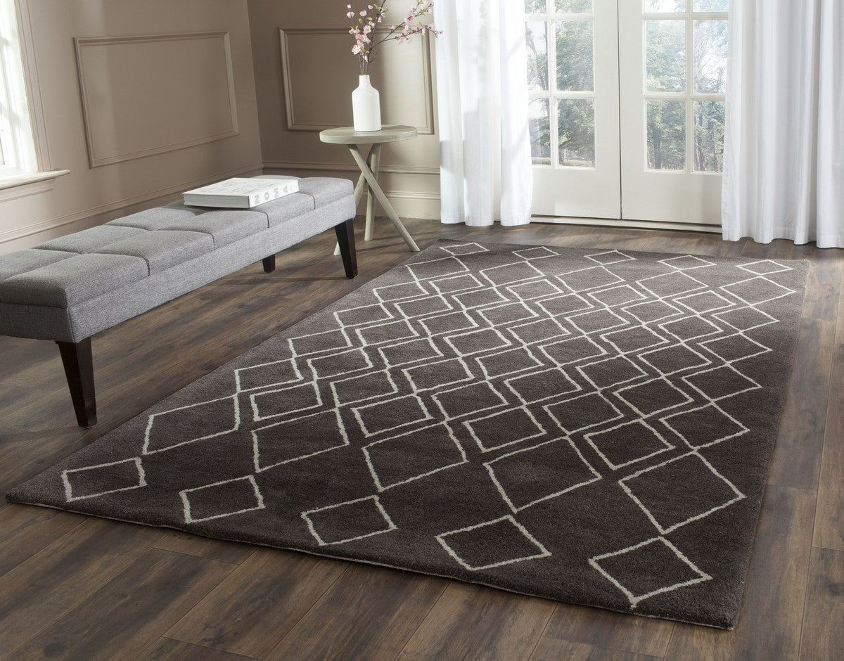 Safavieh Clearance Soho SOH340A Ivory Rug