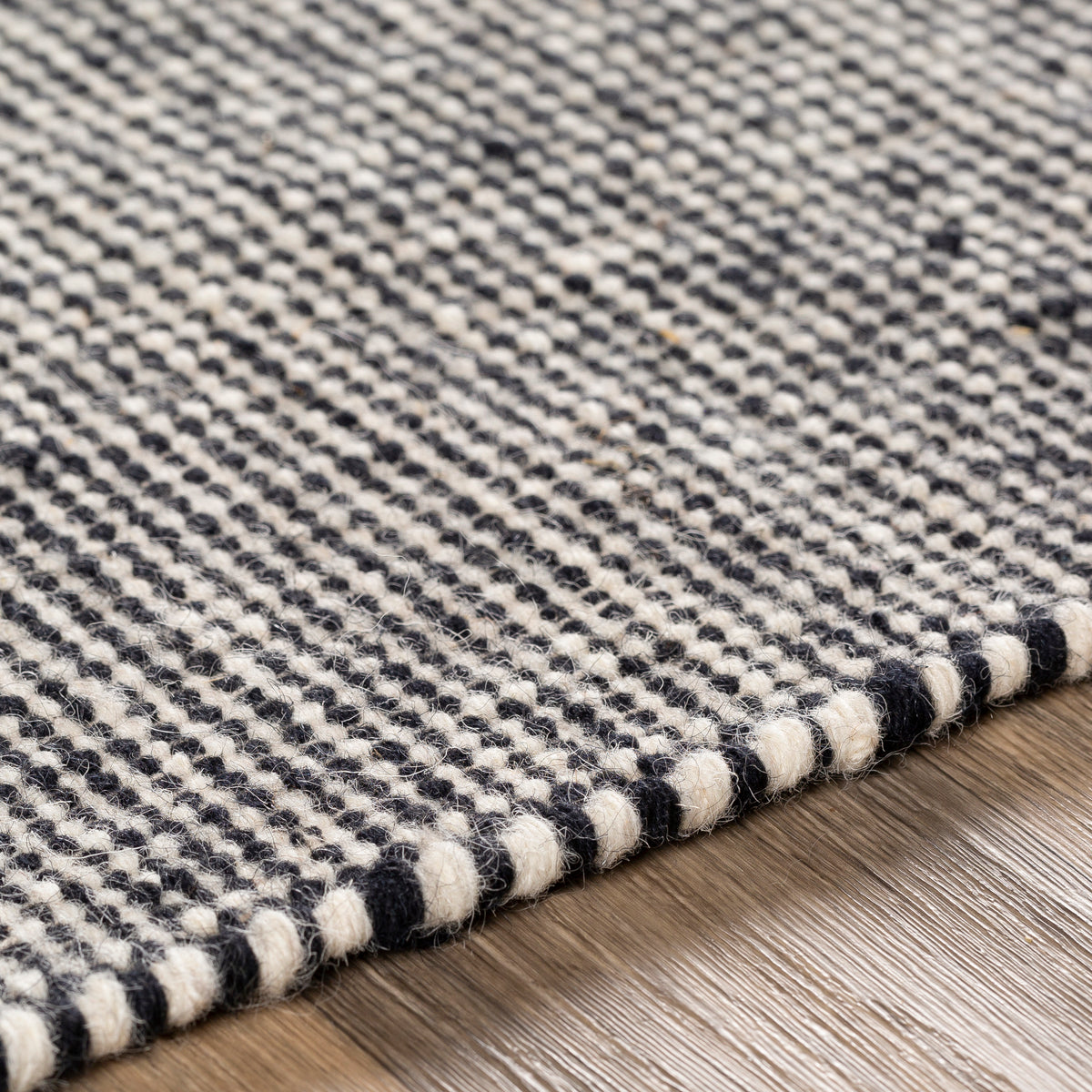 surya apache apa 2306 black rug